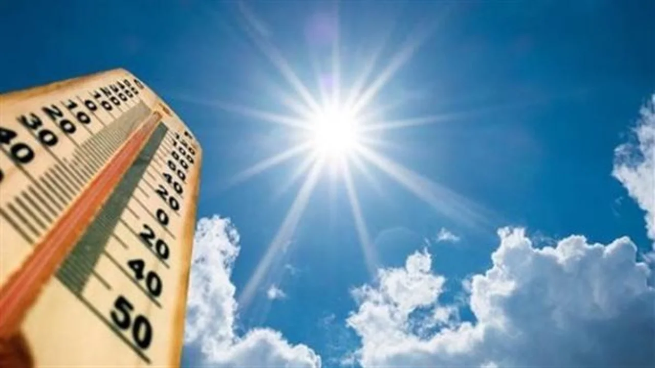 أتربة عالقة بالجو.. تحذيرات من تقلبات الطقس ونشاط الرياح في محافظات مصر وعبر الطرق المفصلية